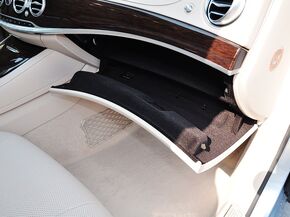 奔驰(进口)  S320L 手套箱整体特写