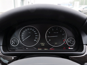 华晨宝马 528Li 方向盘后方仪表盘