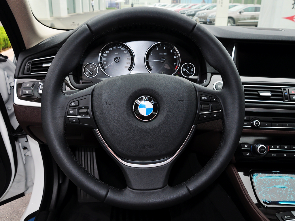 华晨宝马  528Li 方向盘整体