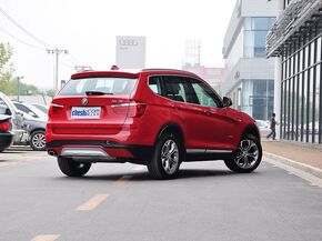 宝马(进口)  xDrive20i 车辆右侧尾部视角