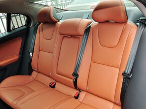 沃尔沃亚太 2.0T 自动 第二排座椅45度视角