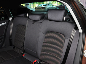 一汽奥迪  45 TFSI quattro 第二排座椅45度视角