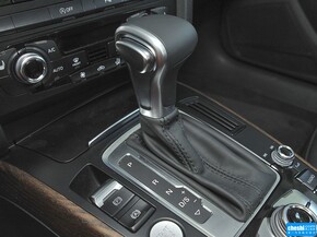 一汽奥迪  35 TFSI 自动 挂档把手特写