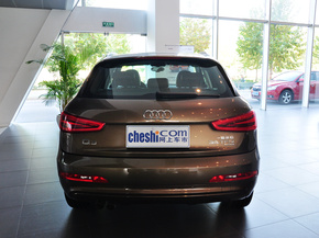 一汽奥迪  35 TFSI 车辆正后方尾部视角