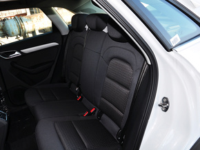 一汽奥迪  30 TFSI 第二排座椅45度视角