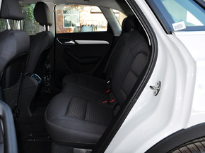 一汽奥迪  30 TFSI 第二排座椅正视图
