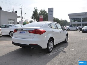 东风悦达起亚 1.6L 自动 车辆右侧尾部视角