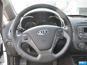 东风悦达起亚 1.6L 自动 方向盘整体