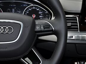 奥迪(进口) 50 TFSI 方向盘右侧