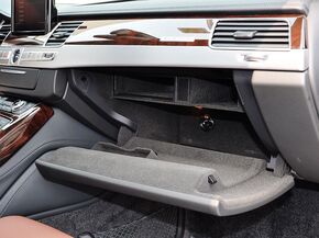 奥迪(进口)  45 TFSI 手套箱整体特写