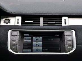 路虎  2.0T 中控仪表台上方