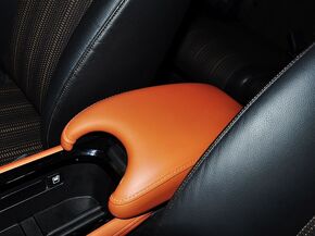 广汽本田  1.8L CVT 前排座椅中央中间