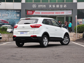 北京现代  1.6L 手动 车辆右侧尾部视角