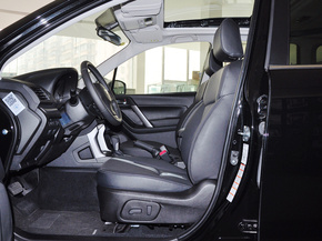 斯巴鲁  2.5i 自动 驾驶席座椅正视图