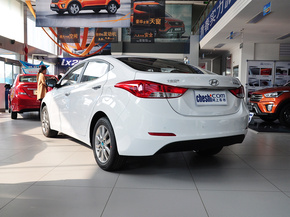 北京現(xiàn)代  1.6L 手動 車輛左后45度視角