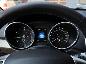 哈弗汽车  2.0T 自动 方向盘后方仪表盘