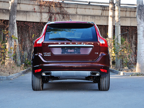 沃尔沃亚太  2.0T 车辆正后方尾部视角