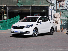 東風(fēng)悅達(dá)起亞  三廂 1.6L AT 車輛左前45度視角