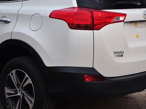 一汽丰田  2.0L CVT 车辆左后大灯45度视角