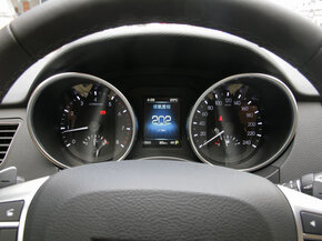 哈弗汽车  2.0T 自动 方向盘后方仪表盘