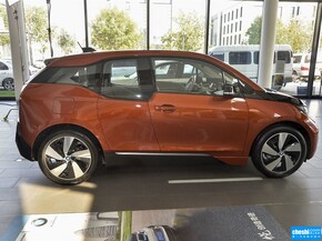 BMW i  i3 车辆正右侧