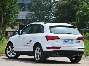 一汽奥迪  40 TFSI 左后正45度