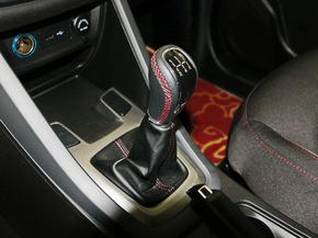 奇瑞汽车  1.5T 换挡杆