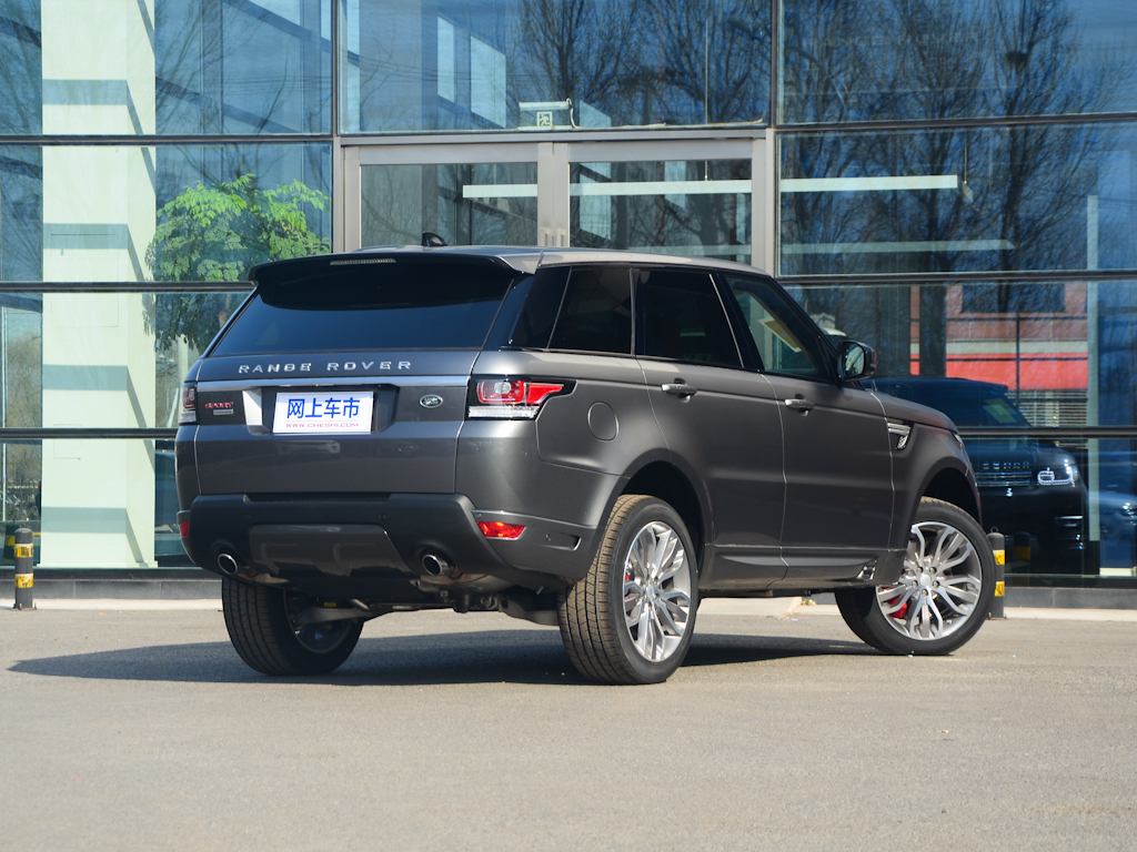 路虎 3.0 右后正45度