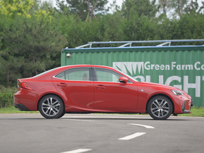 雷克萨斯  300 正右侧