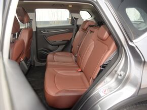 华晨中华  1.5T 第二排座椅