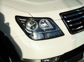 起亚(进口) 3.8L 自动 车辆右前大灯45度视角