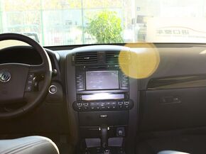 起亚(进口)  3.8L 自动 中控仪表台总特写