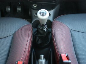 宝骏汽车 1.2l 手动 挂档把手特写高清图片