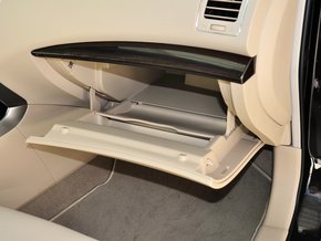 后排双屏dvd娱乐系统、后排座椅通风和加热功能以及双片式全高清图片
