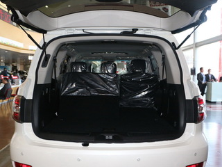 日产(进口)  5.6L 后备箱