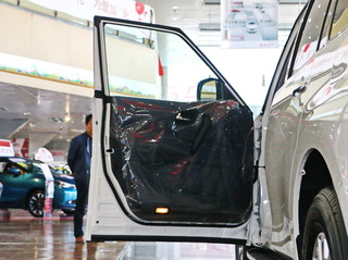 日产(进口)  5.6L 左前门板