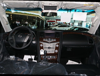 日产(进口)  5.6L 大中控全景