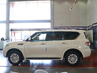 日产(进口)  5.6L 正左侧