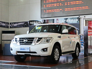 日产(进口)  5.6L 左前正45度