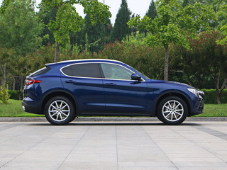 阿尔法.罗密欧  2.0T 280HP 正右侧