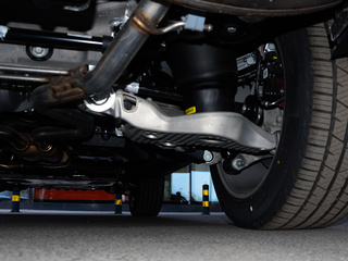 路虎  3.0 右后悬架