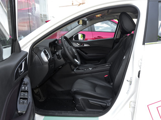 长安马自达  三厢 前排空间