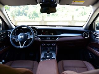 阿尔法.罗密欧  2.0T 200HP 大中控全景