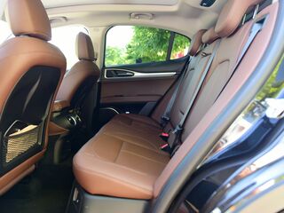 阿尔法.罗密欧  2.0T 200HP 第二排空间