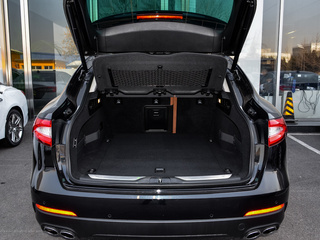 玛莎拉蒂  3.0T 350Hp 后备箱