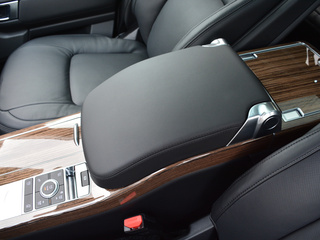 路虎  3.0 V6 SC Vogue SE 前排中央扶手