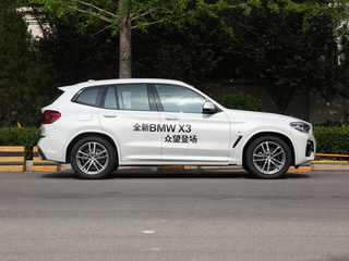 华晨宝马  xDrive30i 尊享型 正右侧