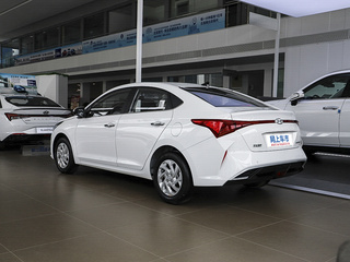 北京现代  1.4L 左后正45度