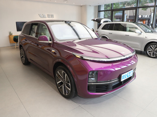 理想  L9 右前正45度