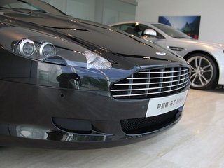 阿斯顿-马丁 DB9